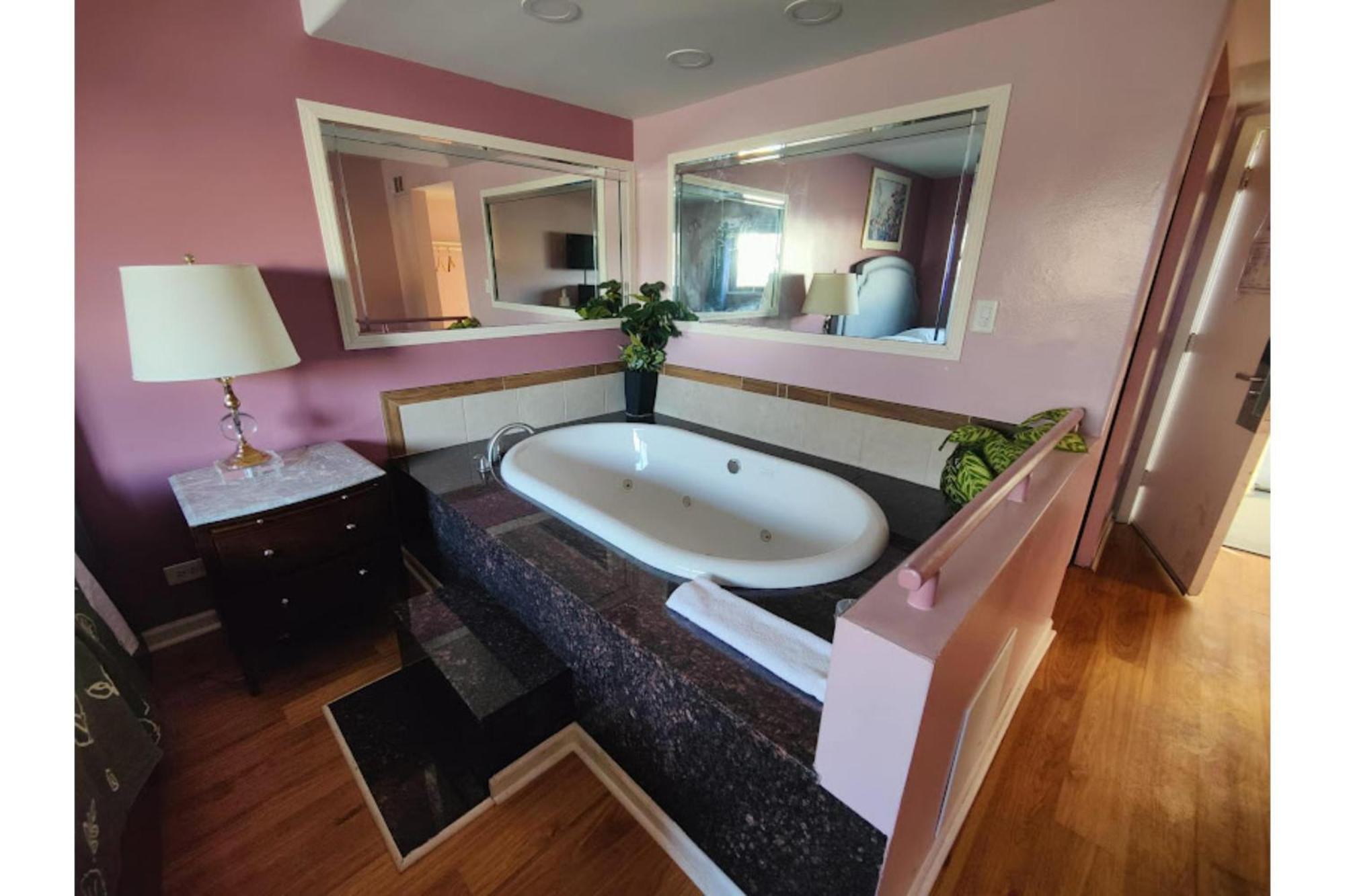 Oyo Hotel Edgebrook Chicago North Shore מראה חיצוני תמונה