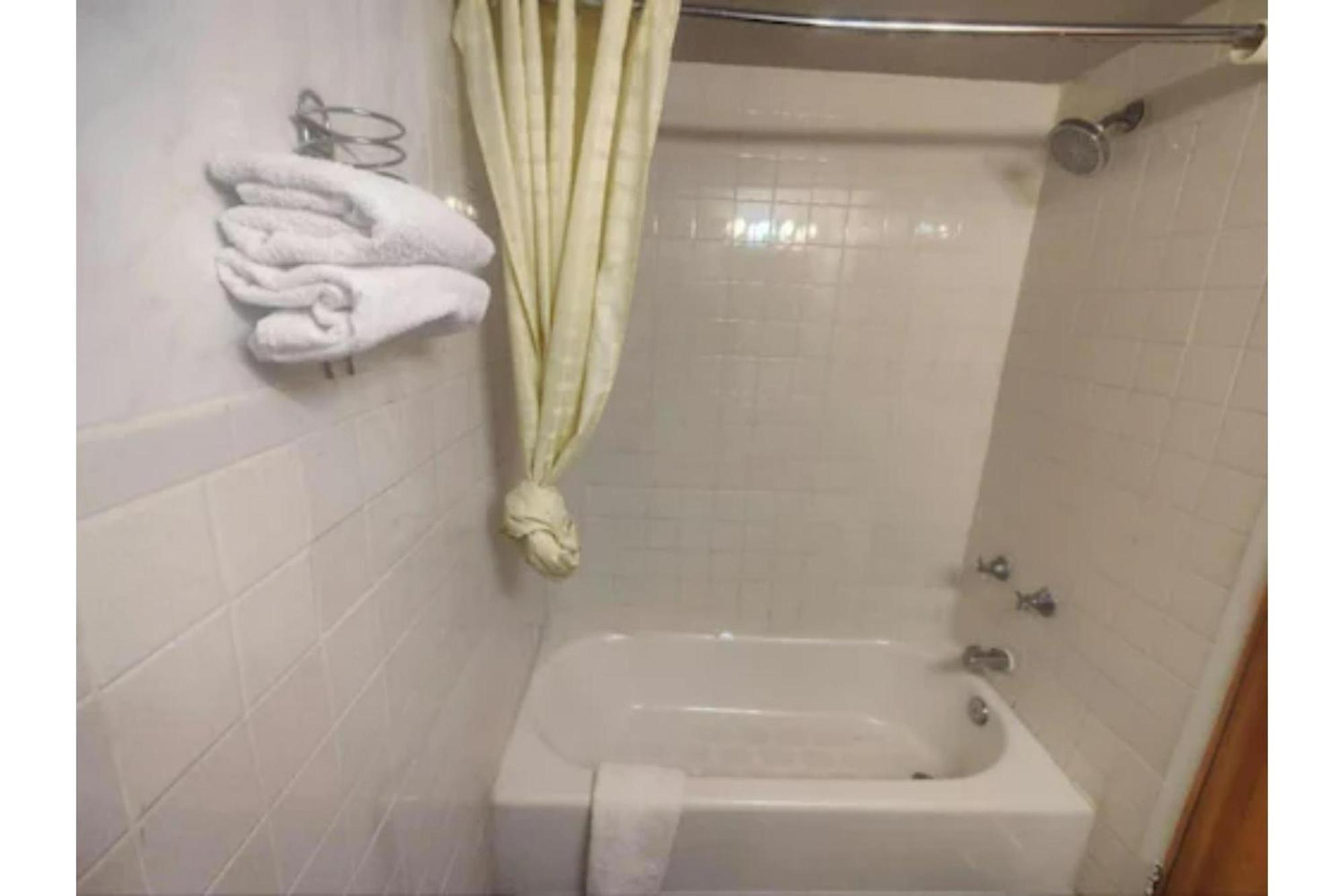 Oyo Hotel Edgebrook Chicago North Shore מראה חיצוני תמונה